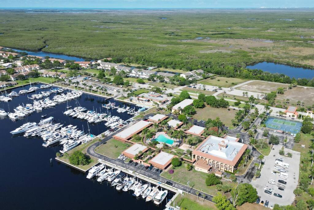 Marina Getaway On The Water! Apartamento North North Naples Exterior foto