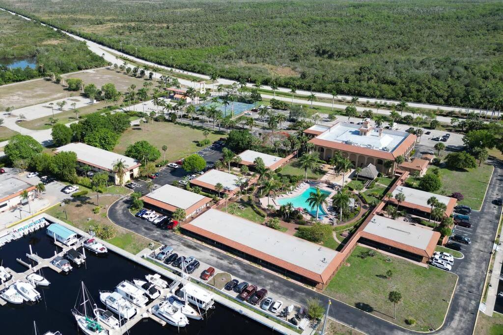 Marina Getaway On The Water! Apartamento North North Naples Exterior foto